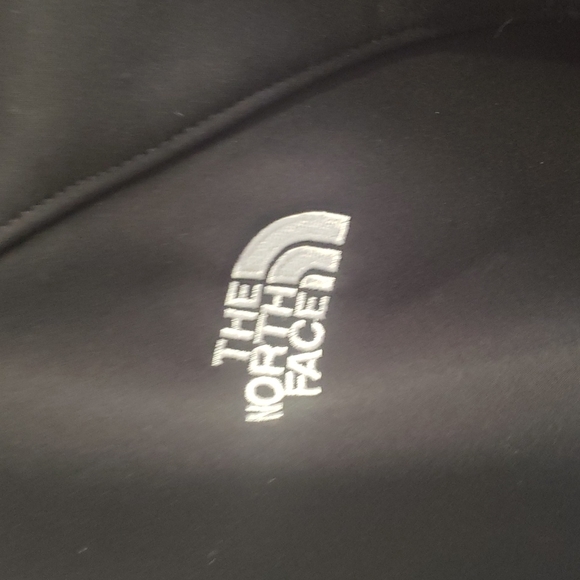 Woman's The North Face Jacket - Picture 13 of 14